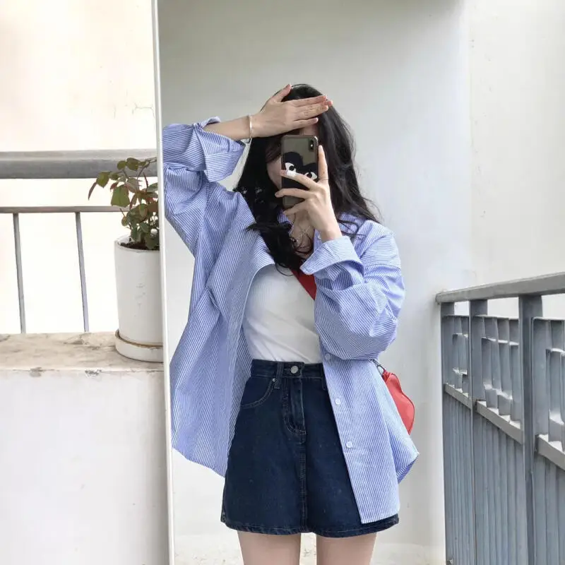 

Рубашка в полоску с длинными рукавами для девочек, ранняя осень, тонкая версия, пальто, ленивый, свободный, минималистичный, уменьшающий возраст, студенческие новые топы, оптовая продажа