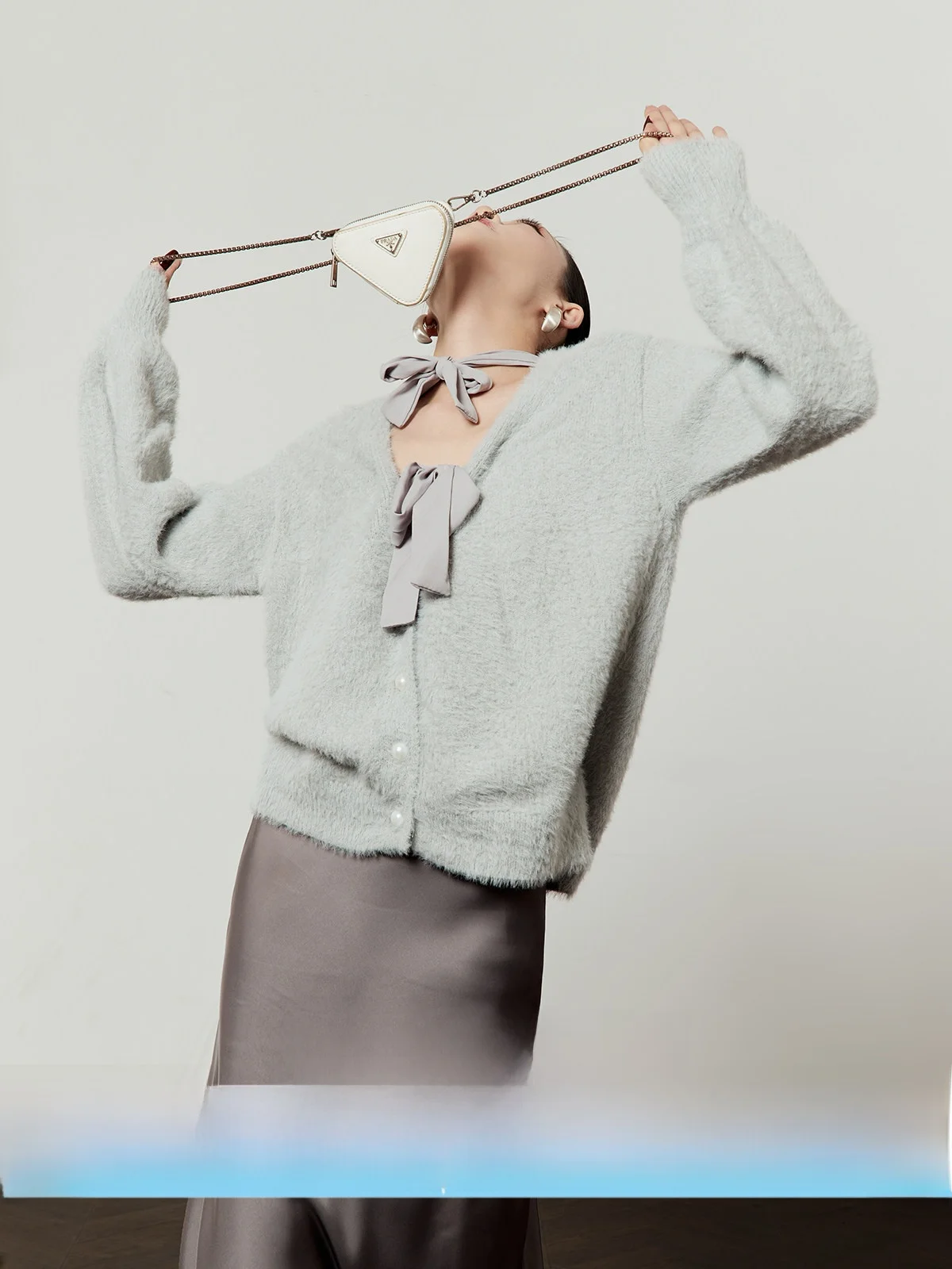 

ay Fluffy Sweater Women's Loose V-ne Simple Design Retro Versatile Top Spring 2026 New Arrival Comfortable Knitted Dr