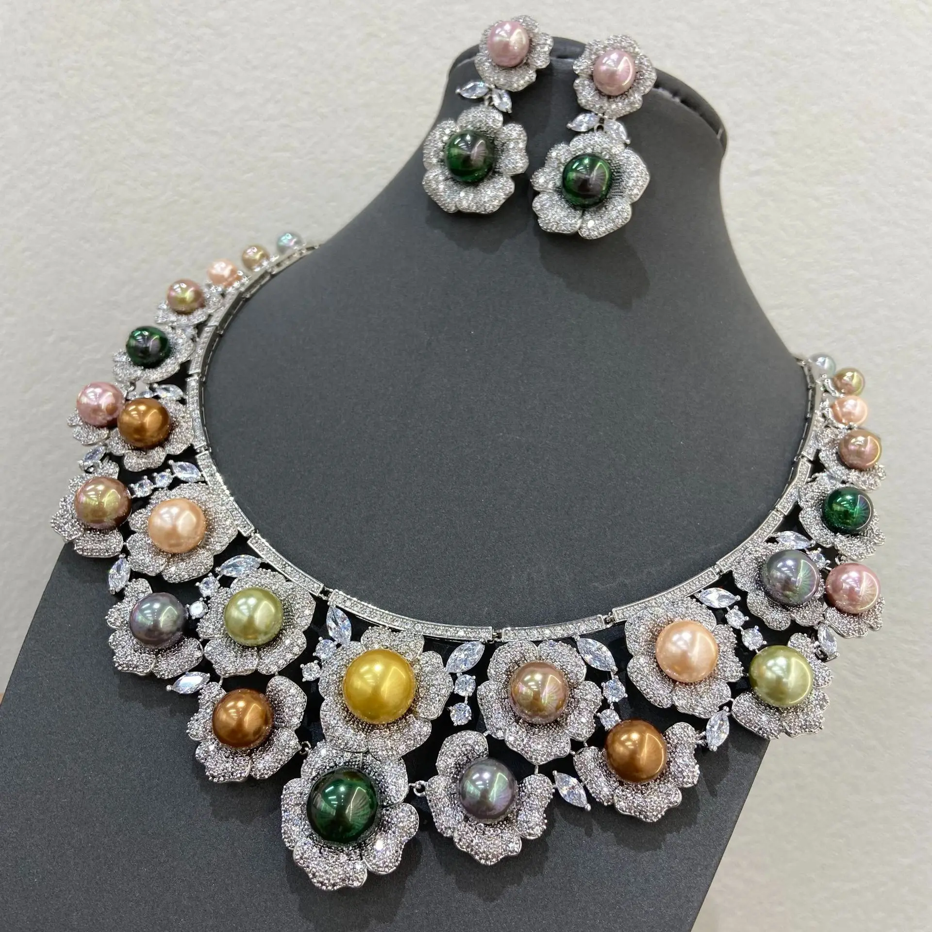 

Women's Fashion Teardrop Colored Zircon Necklace And Earring Set Elegant Jewelry Accessory