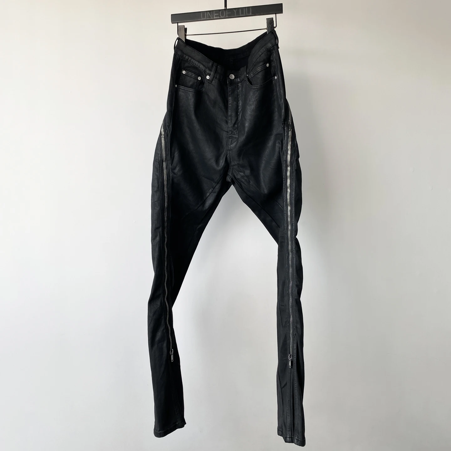 Dark Wax Coated Flared Jeans Men's High Waist Zipper Decorated Ro Style Little Black Pants Adjustable Fit Autumn Fashion