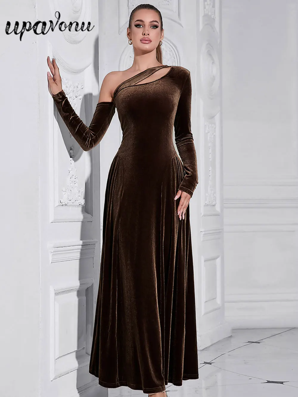 

2024 Sexy Women's Velvet Dress with Diagonal Collar Hollow Long Sleeve A-line Hundred Fold Long Dresses Evening Party Vestidos