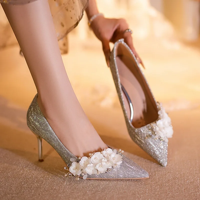 

Bloomsteps/Новые женские свадебные туфли на шпильке с острым носком и объемным цветком и жемчугом, банкетные туфли-лодочки