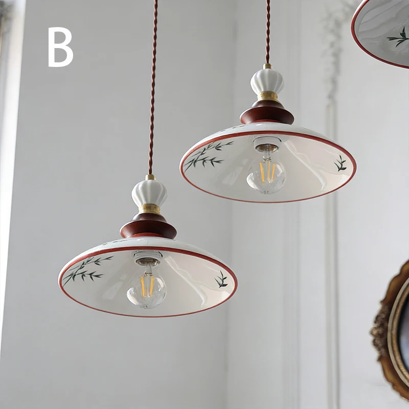 Retro Medieval-Style Hand-Painted Small Flower-Patterned Ceramic Pendant Lights for the Cream-Colored French-Style Restaurant En
