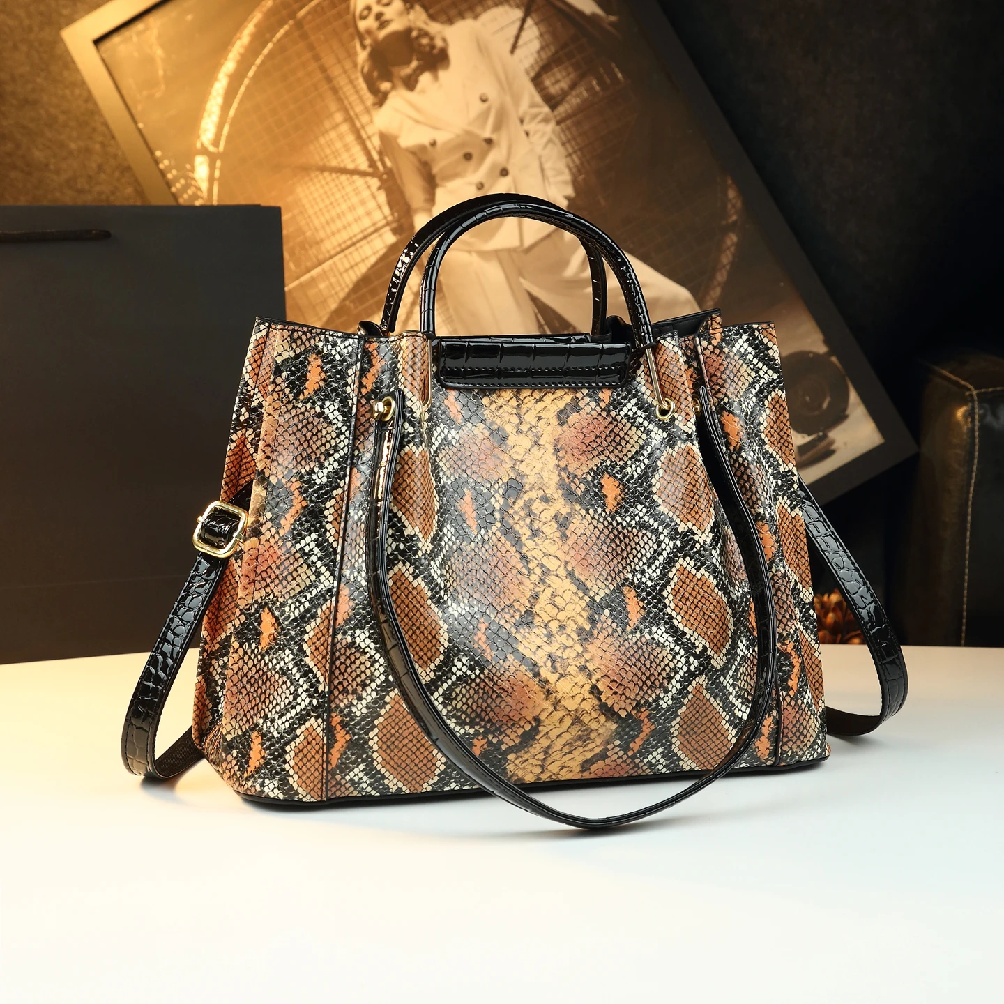 

Serpentine Leather Women's Handbag Large Capacity Tote Bag Shoulder Messenger Bag Commuter Portable Bags 2025 New