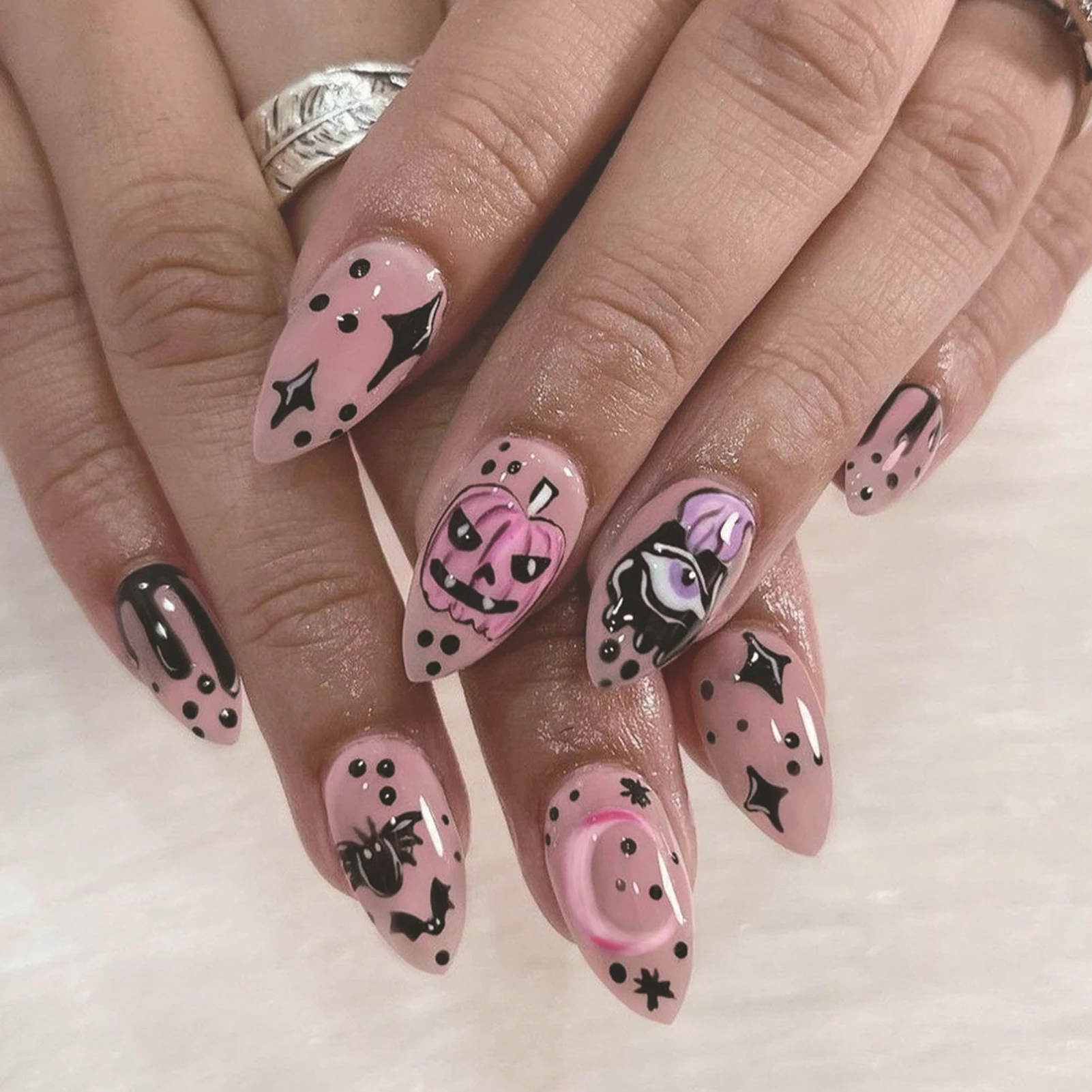 24 stücke Halloween drücken auf Nägel tragbare rosa Mandel falsche Nägel Horror Kürbis Fledermaus Designs gefälschte Nagel Patches für Frauen Mädchen