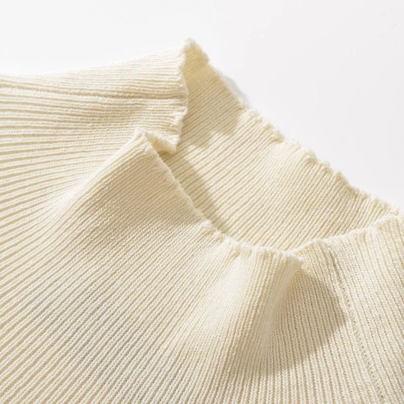 Jesienno-zimowa dzianinowa spódnica o dopasowanym kroju, z wysokim kołnierzem, plisowana, elegancka, długa, lekka, dla dojrzałych kobiet.