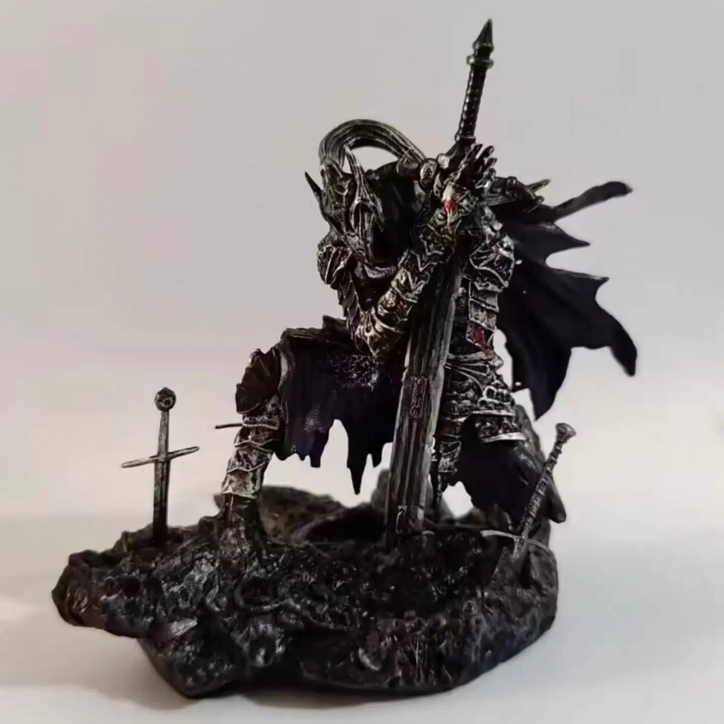 Dark Souls Kneeling Pose Statue Action Figures Pvc Collectible Game Figure Ornament Desktop Model Toy Pc Case Decoration Gifts - view 3