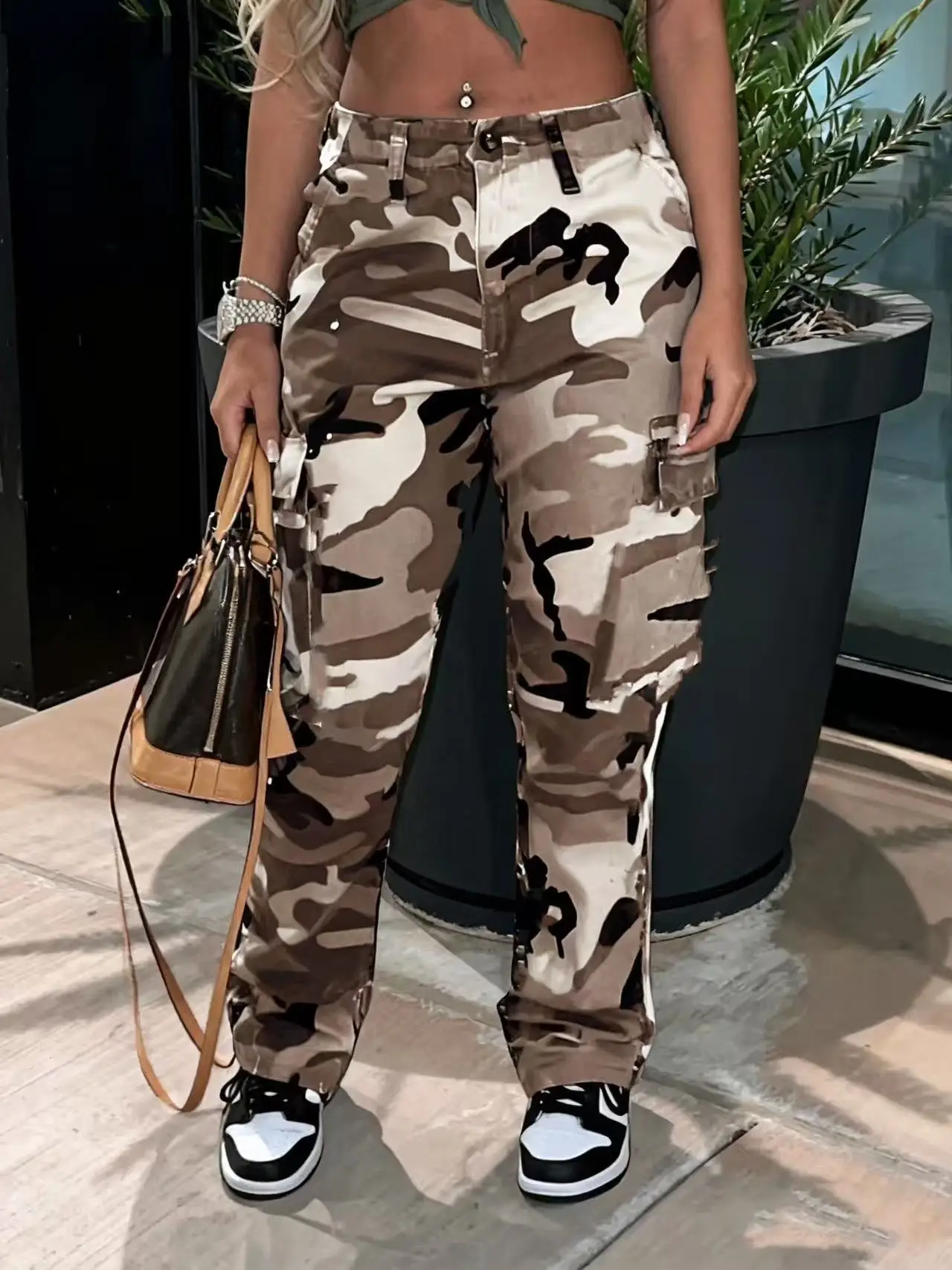 Klassische Damen-Camouflage-Hose mit mehreren Taschen und geradem Bein, Y2K-Hose mit Knopfverschluss, geeignet für den täglichen Outdoor-Einsatz in allen Jahreszeiten – Detail 5