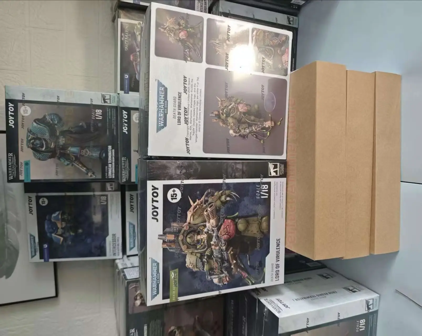 

JOYTOY Dark Source 1/18 Warhammer 40K Death Guard Foul Pathogen Equipped with Plague Spray Gun Movable Soldiers