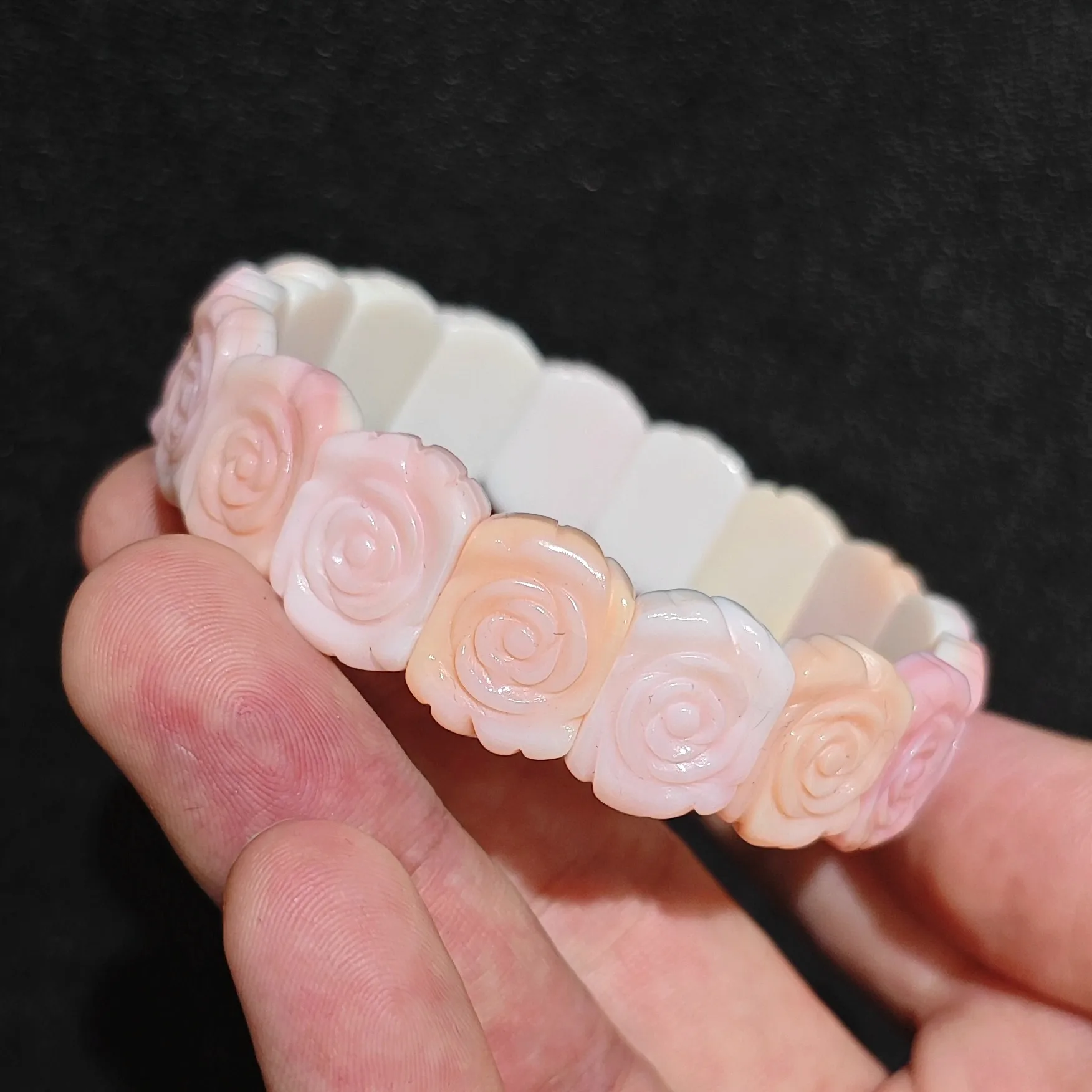 Natural Pink Conch Shell Gemstone Bracelet Carved Rose Flower Slice Bead Stretch Elastic Wristband Random Dispatch Gift