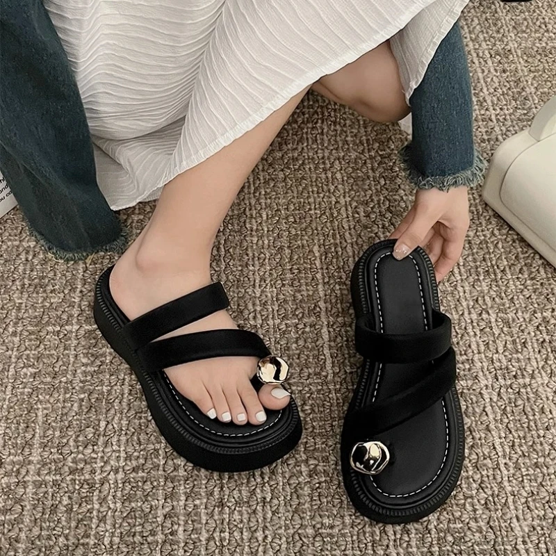 Summer Slippers Women\'s Toe Sandals Fashionable Metal Thick Soled Slippers Comfortable Flip-flops Casual Clip Sandals Slippers