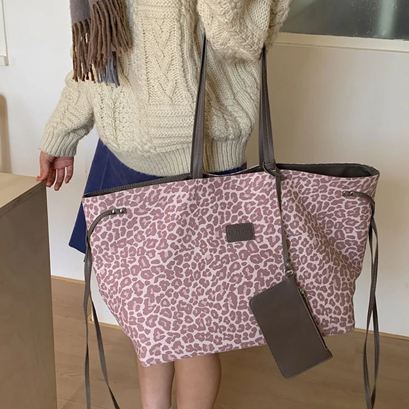 

Aesthetic Leopard Tote Bags for Woman Large Capacity Luxury Trend New in Shoulder Bag Vintage Daily Commute Bolsas Femininas