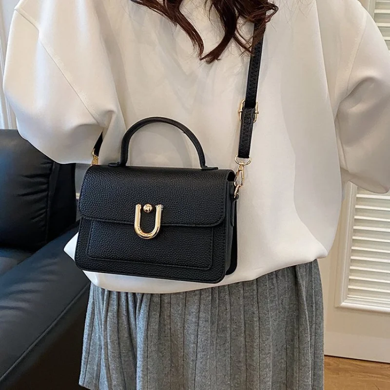 

Famous Designer Leather Women's Tote Bag Luxury Brand Fashionable Classic Elegant Commuter Bag