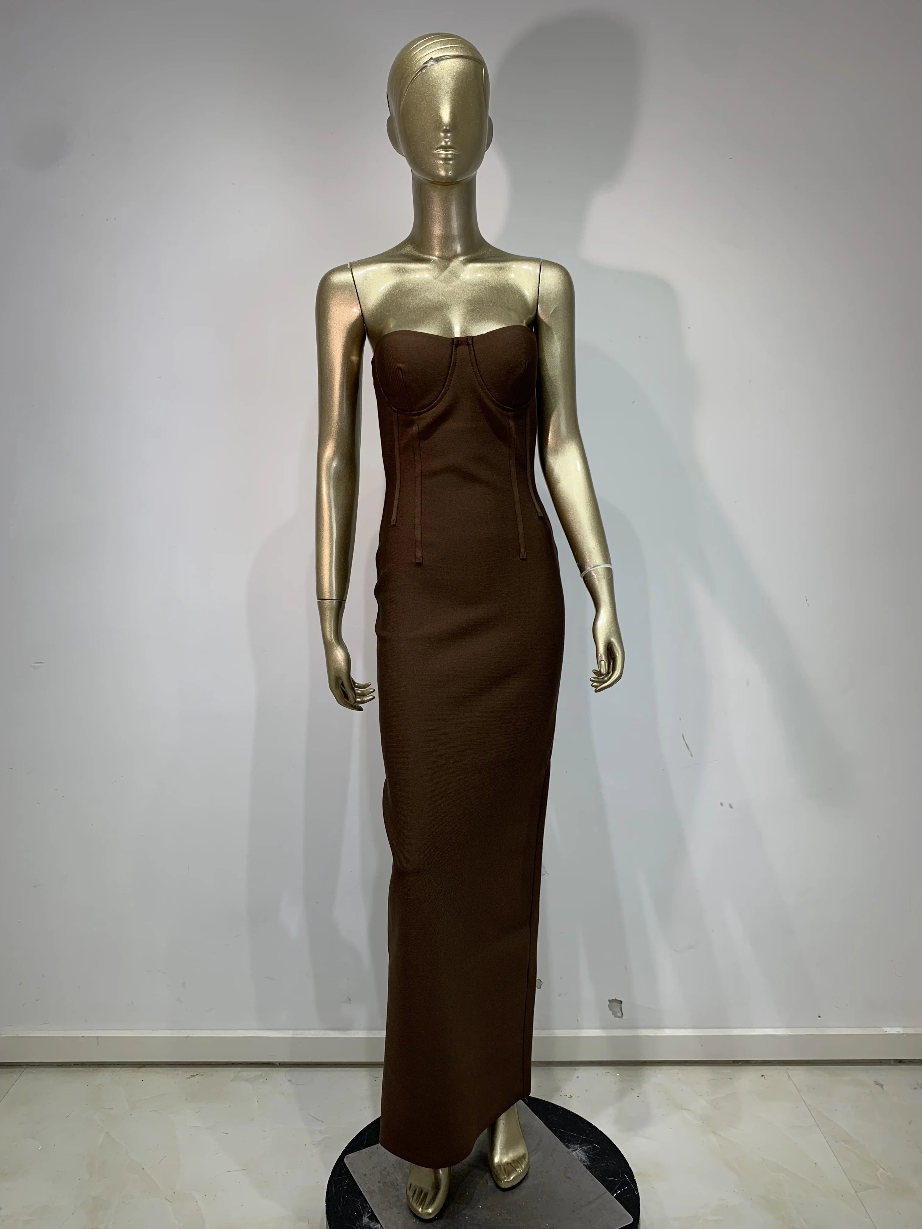 Vrouwen sexy strapless backless bruine maxi lange bandagejurk luxe verjaardag avondfeest elegante gebreide bodycon kleding