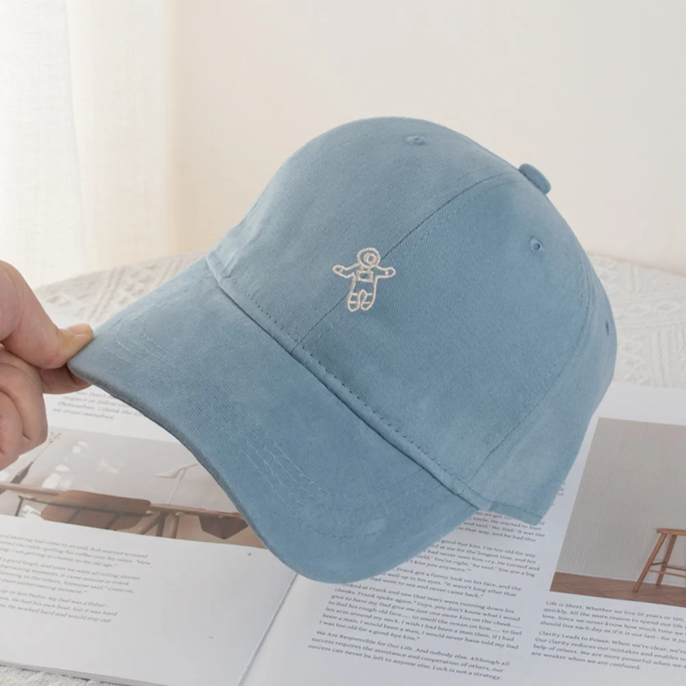 Korean-style College Embroidered Astronaut Baseball Cap. Soft and Comfortable Cotton. Perfect for Outdoor Outings and Versatile.