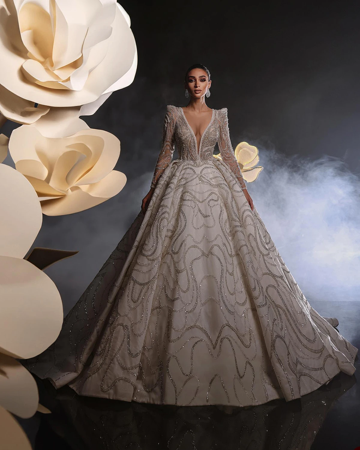 Robe de Mariée en Dentelle à Paillettes, Magnifique Tenue de Bal, Col en V Profond, Appliques, sur Mesure, Manches sulf, Traîne