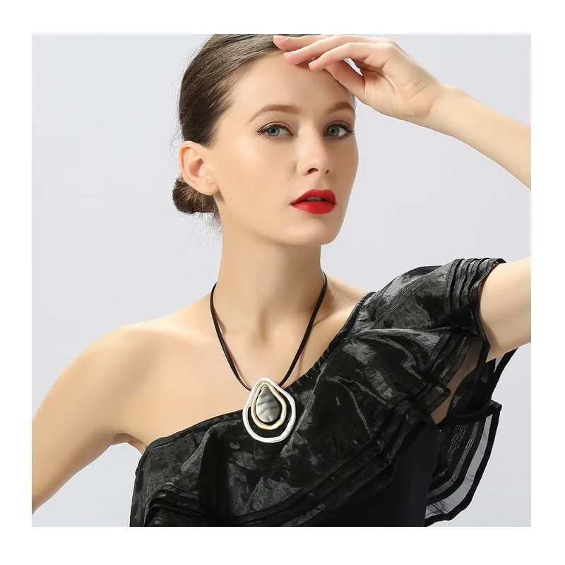 

Viral Trends Necklace Fashion Versatile Irregular Geometric Droplet Women's Alloy Short Necklace