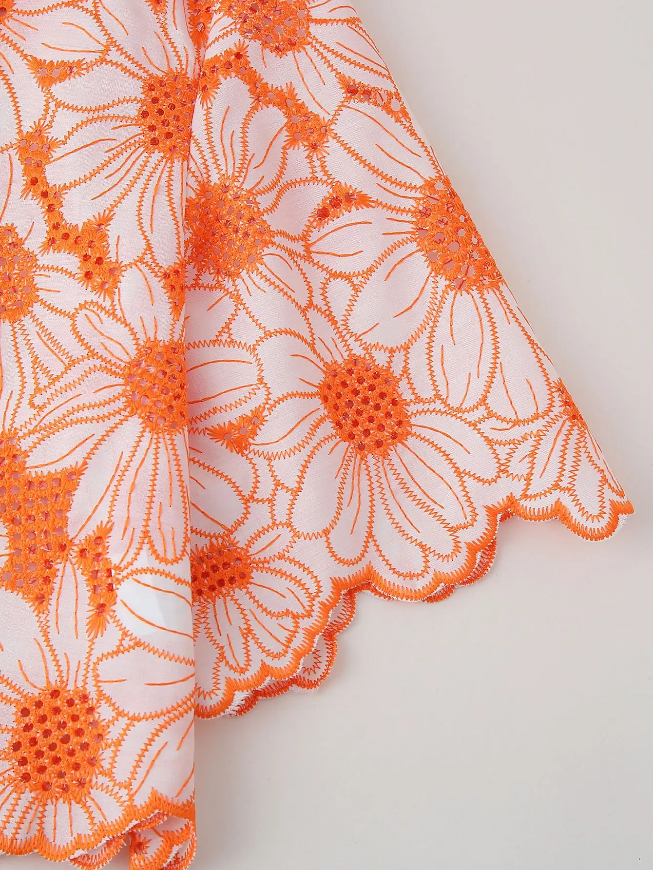 قميص نسائي أنيق مطرز بالزهور ديزي ملابس صيفية مجوفة ملابس للعطلات