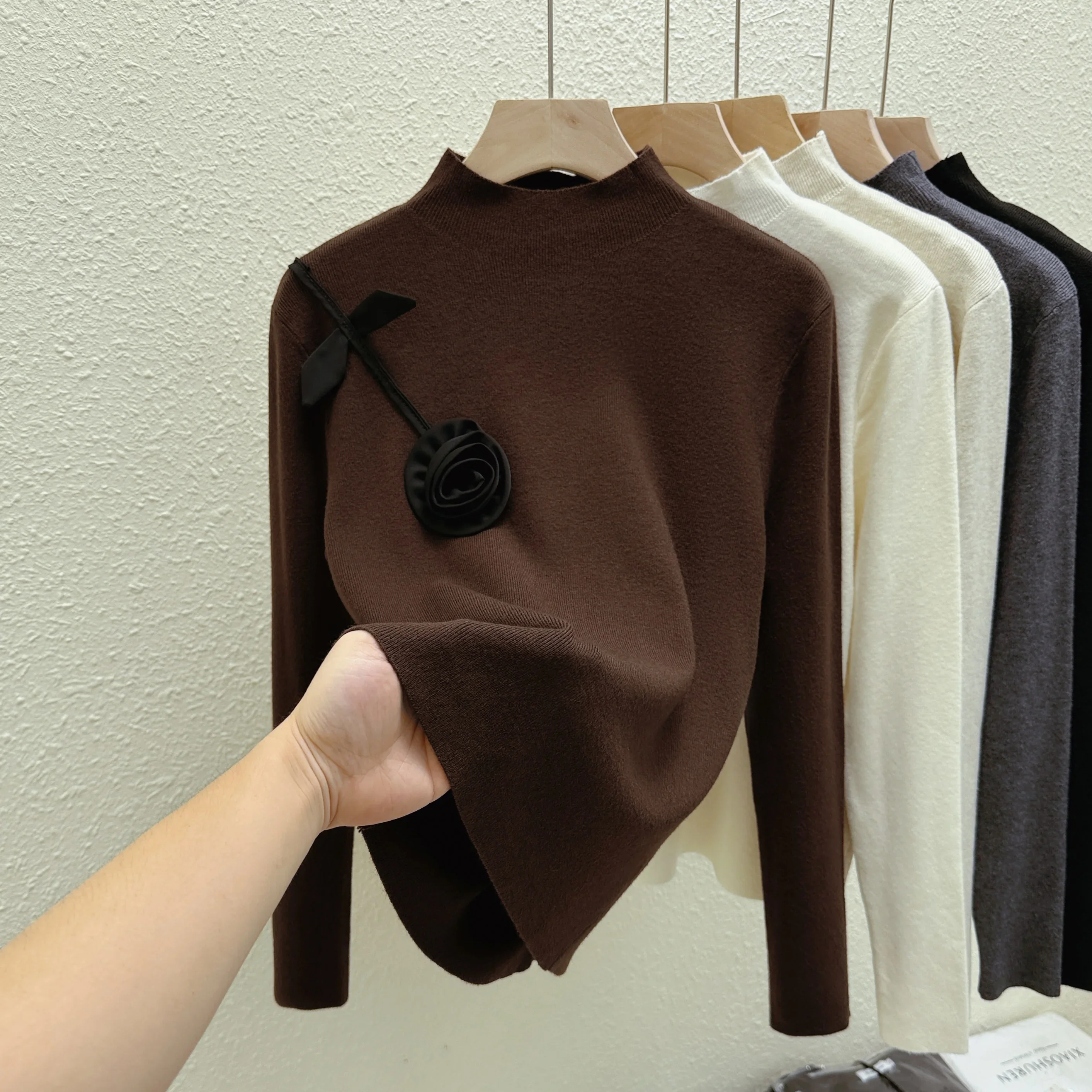 Pullover morbidi e caldi a maniche lunghe autunno inverno da donna Nuovo maglione elegante con fiori dimensionali dolcevita maglioni di maglieria semplici