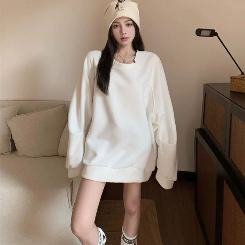 

White irregular long sleeved pullover hoodie for women, autumn casual loose and lazy style mid length top