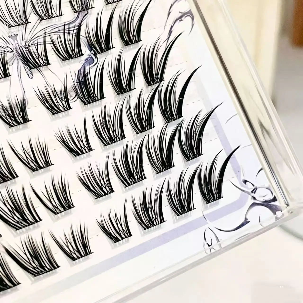 Doudoutian Clear Slant Fox Cluster Lashes Elegant Natural Look Fit Light Heavy Makeup Photo Friendly Vivid Fox Eye Makeup view 5