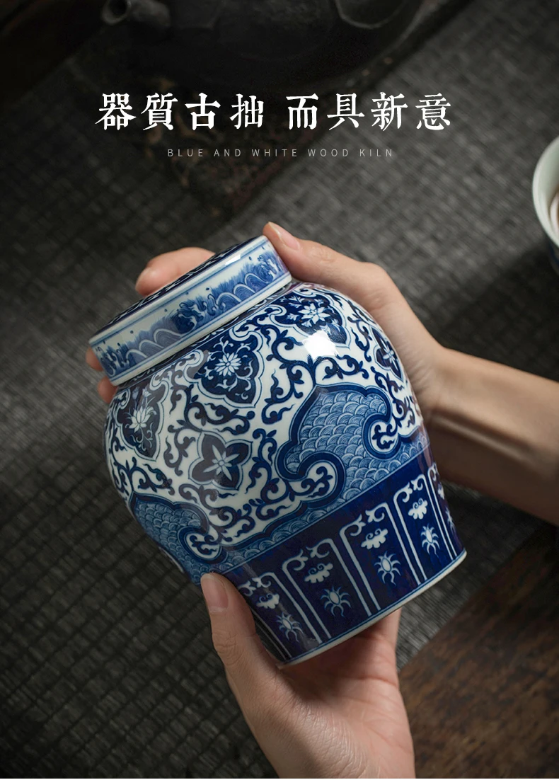 c13- blue and white porcelain tea can Chinese ceramic tea can fish and algae pattern tea can gift box high-end ornament