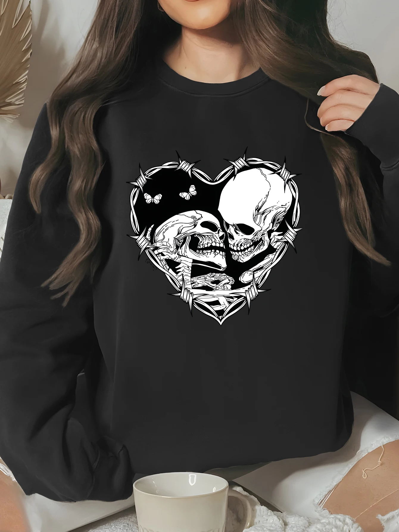 Women's Crewneck Sweatshirt with Heart-Shaped Skull Design – Fleece-Lined for Warmth; Suitable for Halloween Costumes and Winter