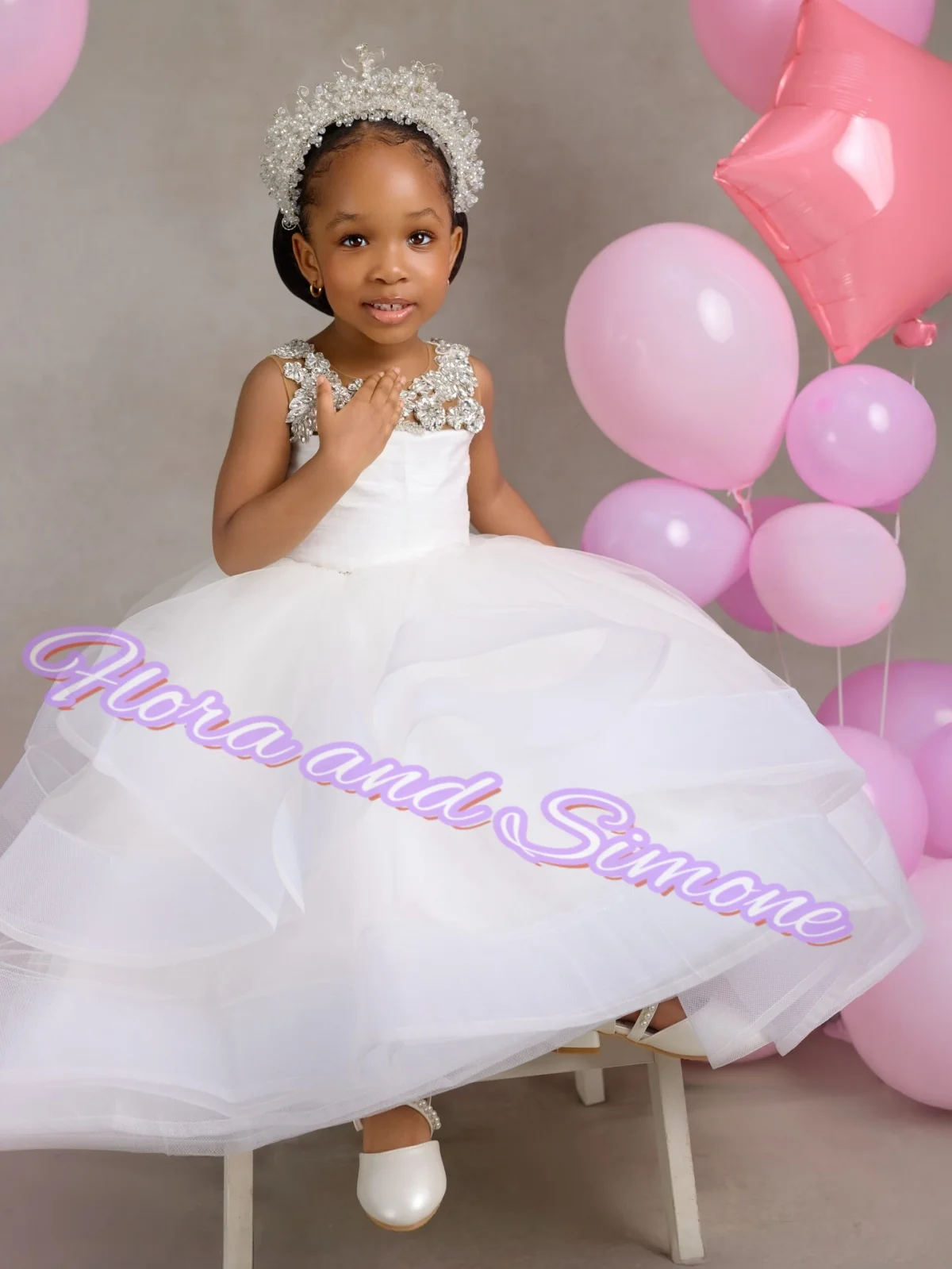 Customized Luxury sleeveless Diamond decoration Flower Girl Dress for Birthday Party Formal Receptions Dance Performances