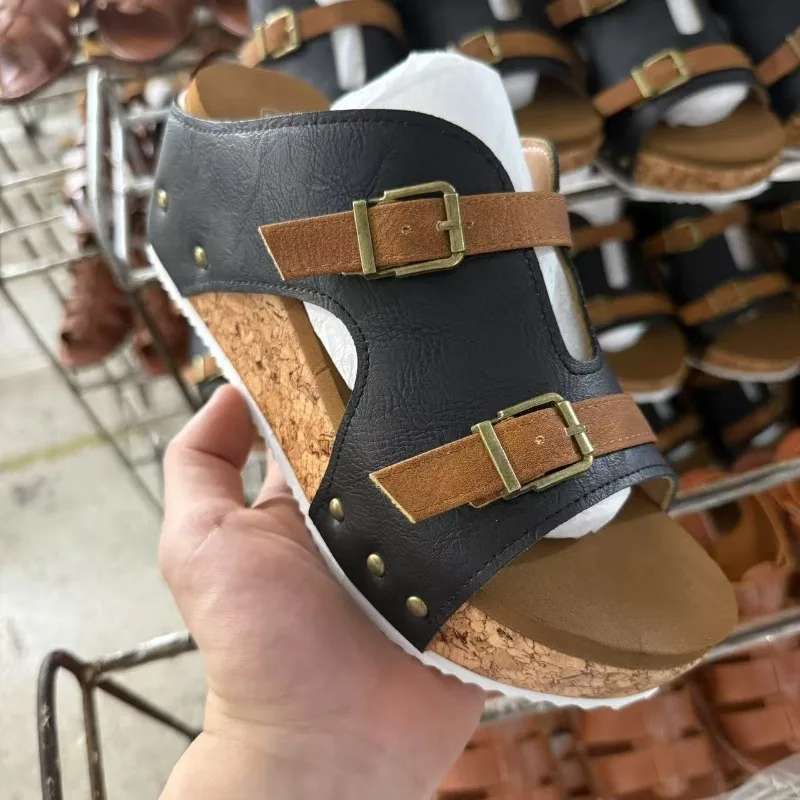 

Hot Selling Thick Soled Slope Heel Slippers 2025 New Style Buckle with Light Bubble Bottom Beach Open Toe Women's Shoes