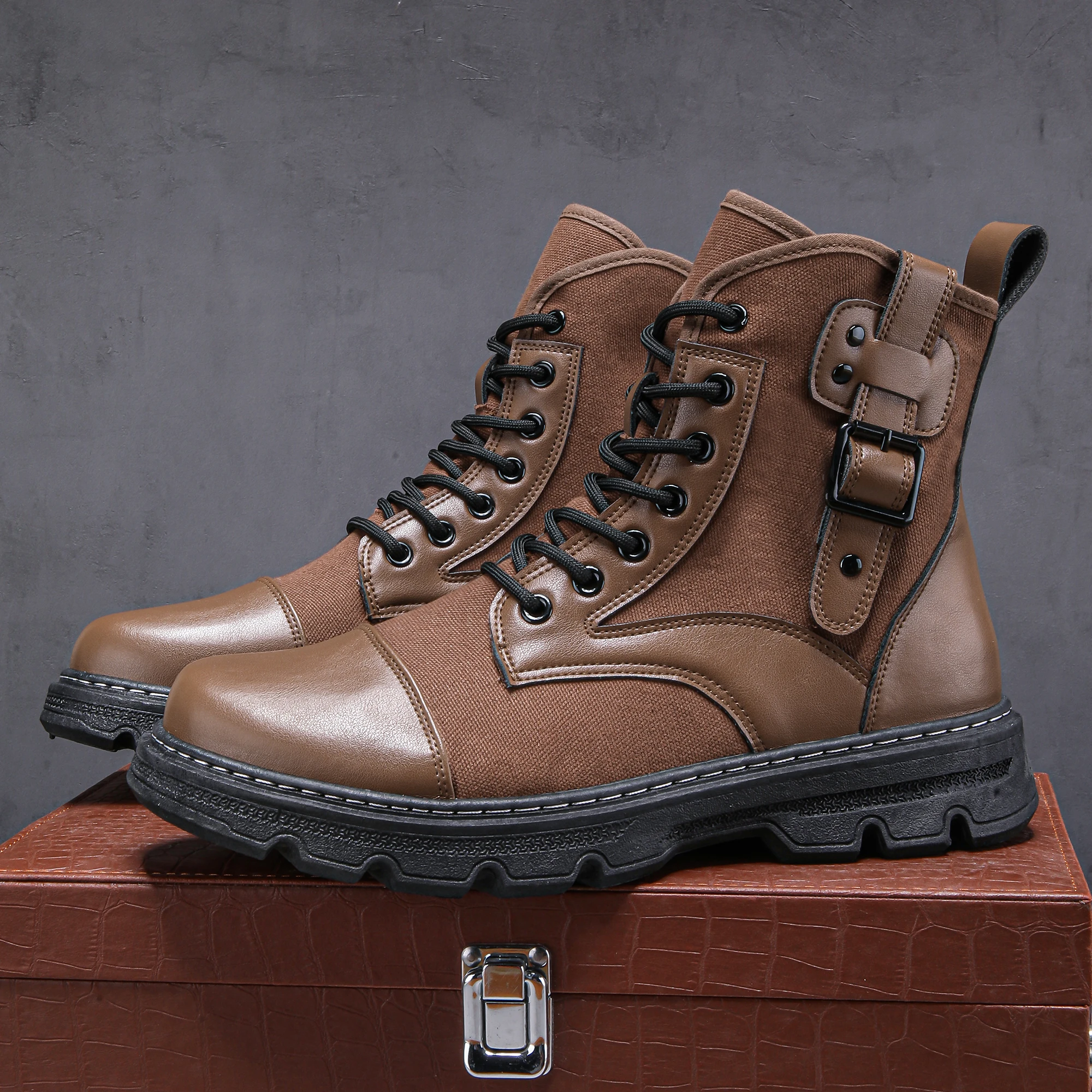 

Мужские высокие ботинки на шнуровке, дышащие, осенние, модные, на толстой подошве, в британском стиле, мотоциклетные ботинки, мужская обувь.