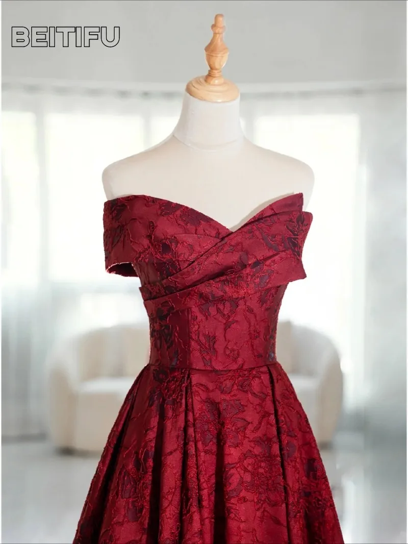 Abiti da sera da donna personalizzati 2025 con spalle scoperte Abito da ballo per banchetti senza maniche con lacci Elegante abito da festa vintage Abiti