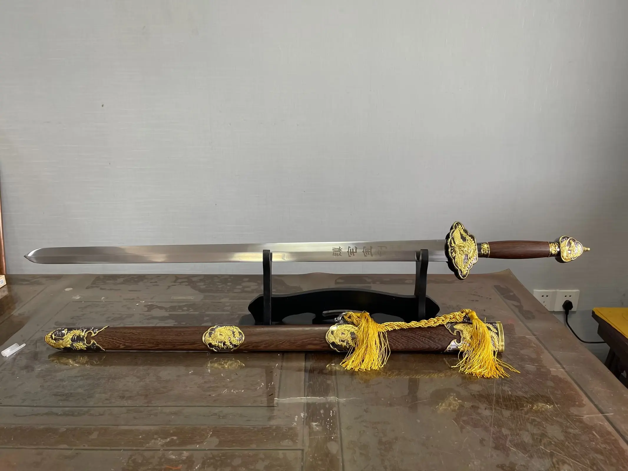 martial arts skill Golden Phoenix Decorated Taiji Sword Samurai Sword Made of stainless steel Not sharp Lucky Feng Shui Katana
