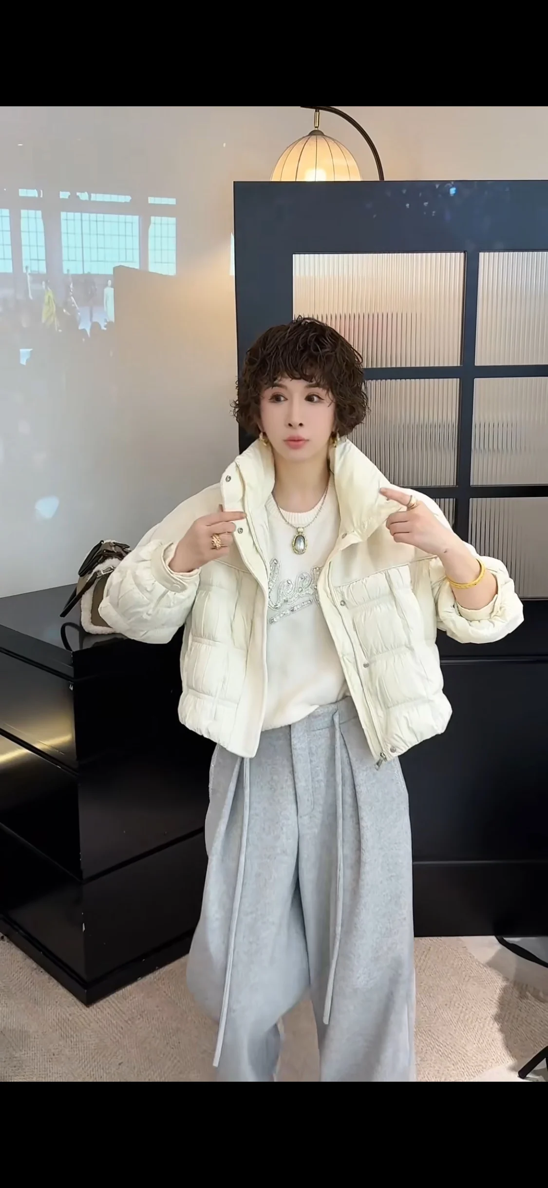 

Зимняя утепленная повседневная однотонная модная универсальная женская куртка 2025 года: новинка, свободный крой, дизайнерская сенсация, верхняя одежда