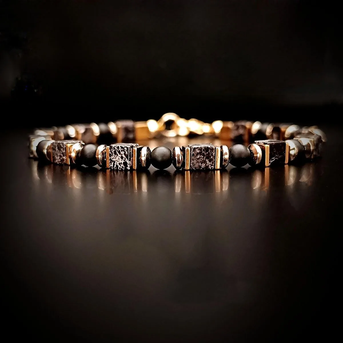 Vintage-Style Sparkling Stone Square Bead Protector Bracelet, Handmade Natural Stone Skin-Friendly Jewelry, Protects Your Energy Field, Suitable for Daily Wear and Gift-Giving