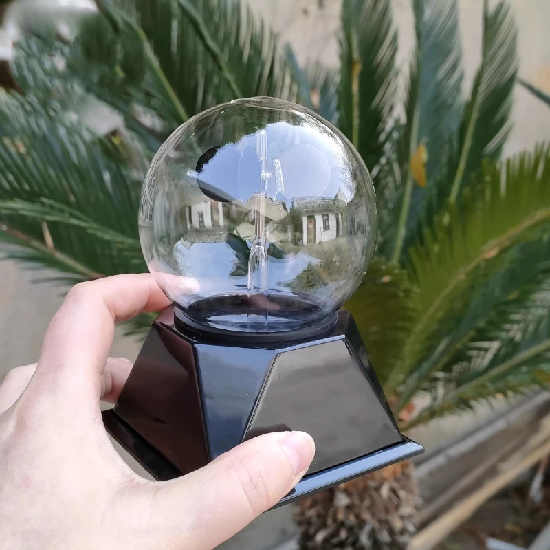 

Обучение радиометра. Студенты. Научные эксперименты. Опора. Зажигалка. Флюгер. Светоотражает лучи и темный флюгер. Впитывает лучи.