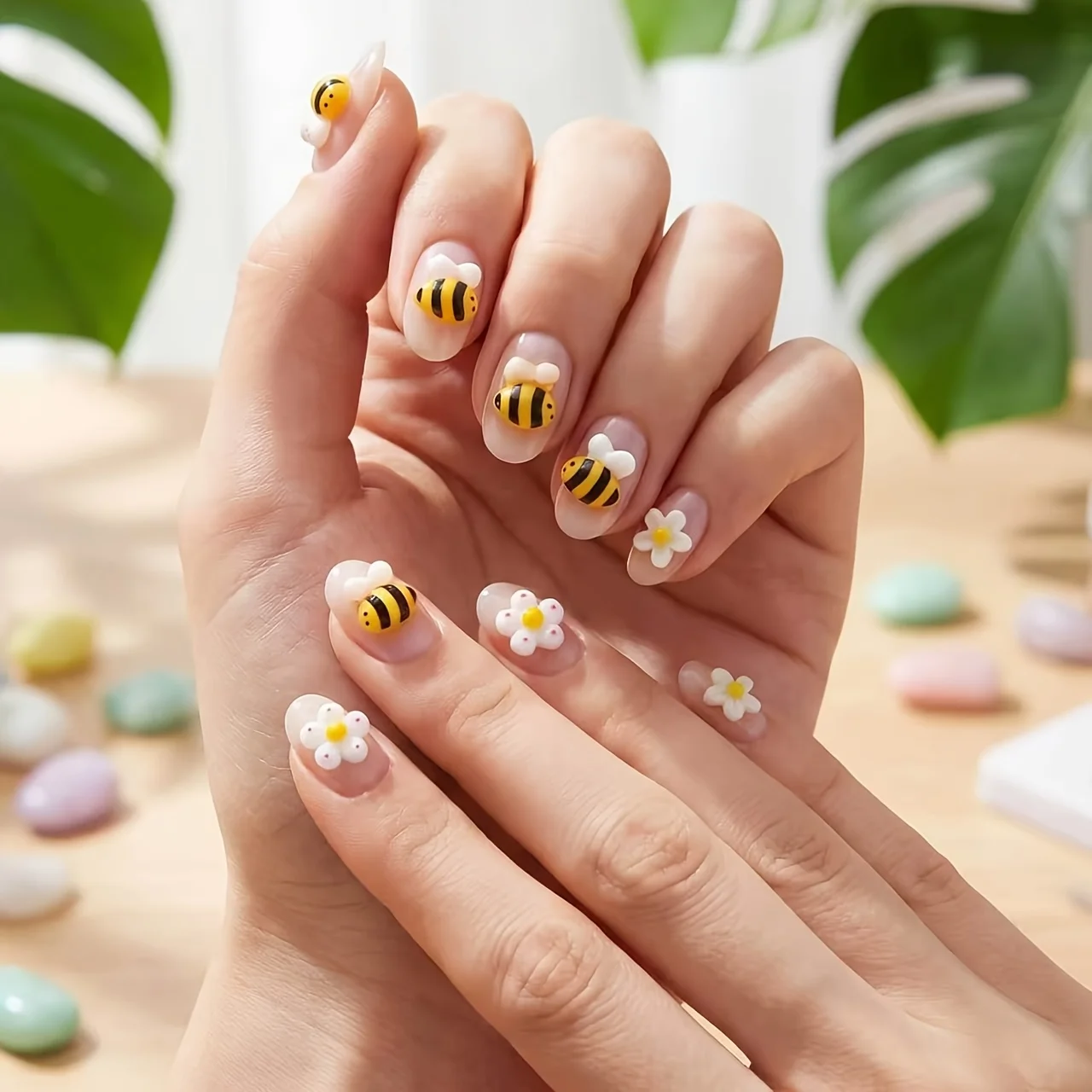 50PCS Bee Daisy Flower Resin Flatback Charms Mini Insect Floral Ornaments DIY Nail Art Cream Glue Phone Case Hairpin Decor