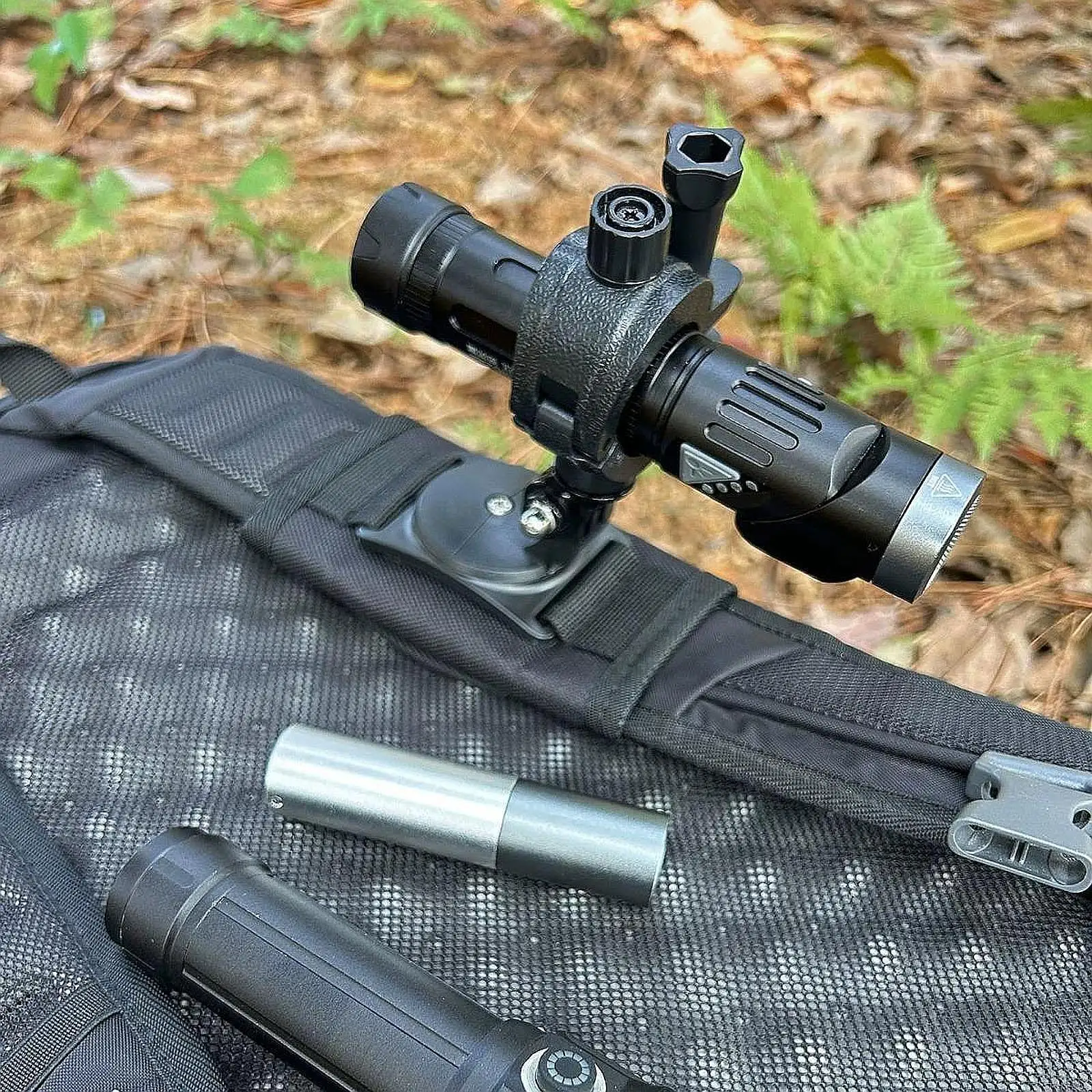 Backpack Strap Flashlight Holder, Professional, Easy to Install Durability, Torch Mount, Adjustable Angle, 360 Degree Rotating