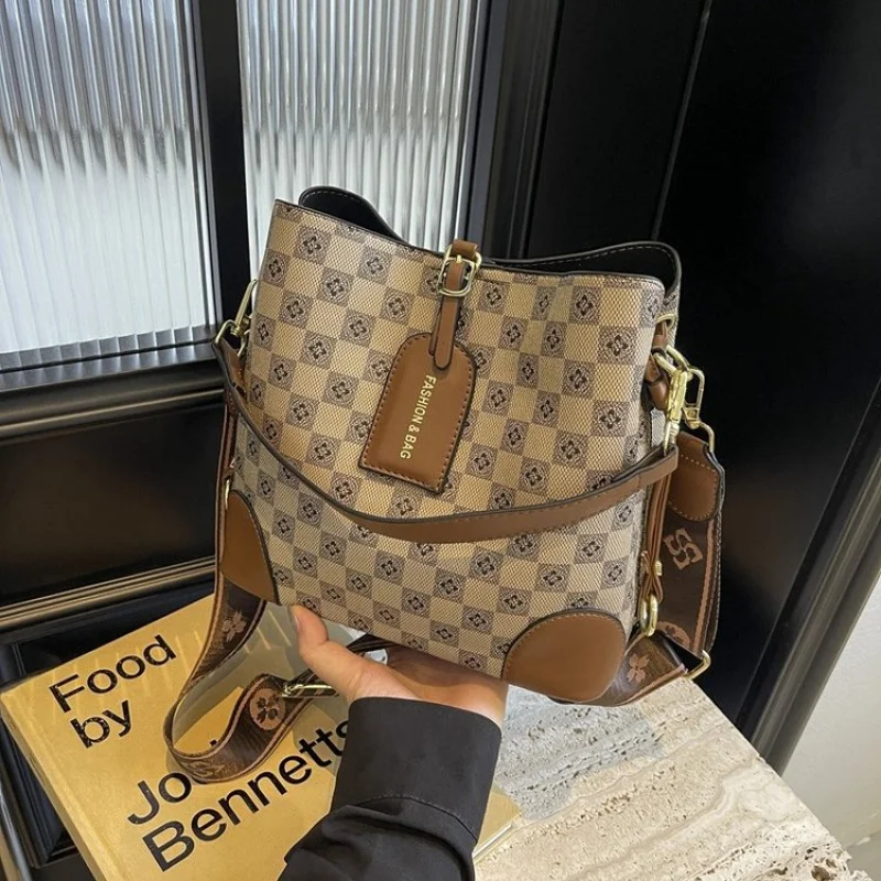 

Chic Women's Crossbody Bag Luxury Designer Inspired Leather Shoulder Handbag Ladies Purse Multi-Functional