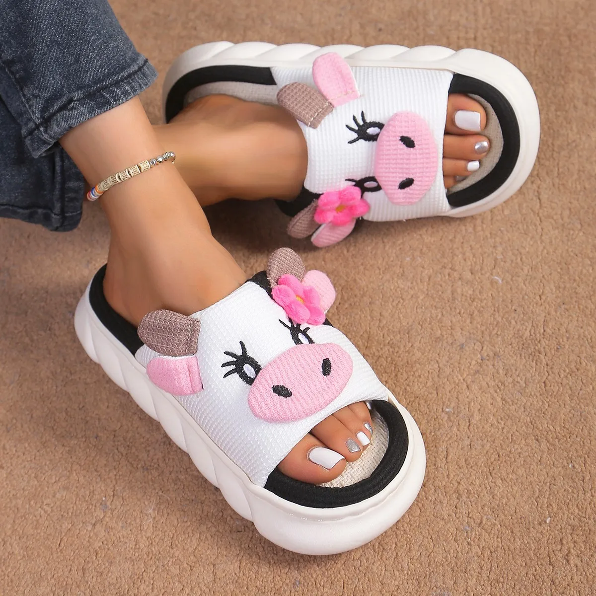 Casual Platform Slippers Women Home Cute Cartoon Cow Designer Shoes Girls Fashion Popular Elegant Indoor Slipper Flats Open Toe