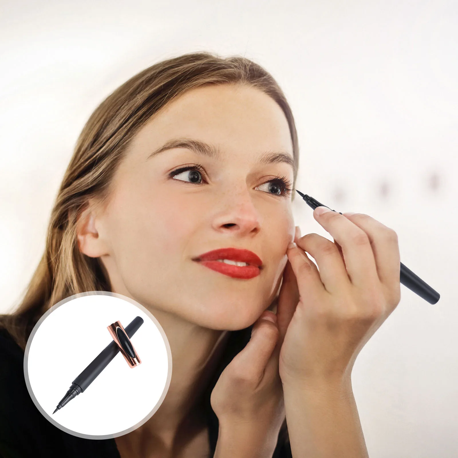 

Fine Tip Eyeliner Pen Waterproof and Sweat Resistant Smooth Application Easy to Control Perfect for Beginners and
