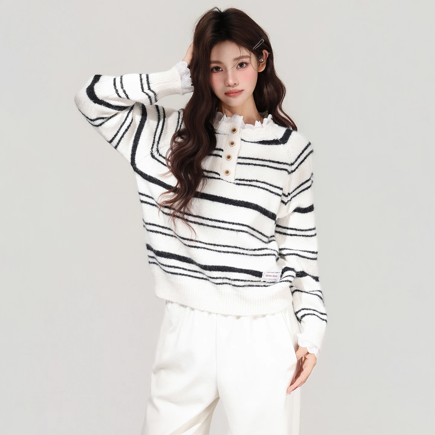 

Женский свитер в белую полоску с краями листьев лотоса, новая коллекция осень/зима 202, ленивый и роскошный стиль