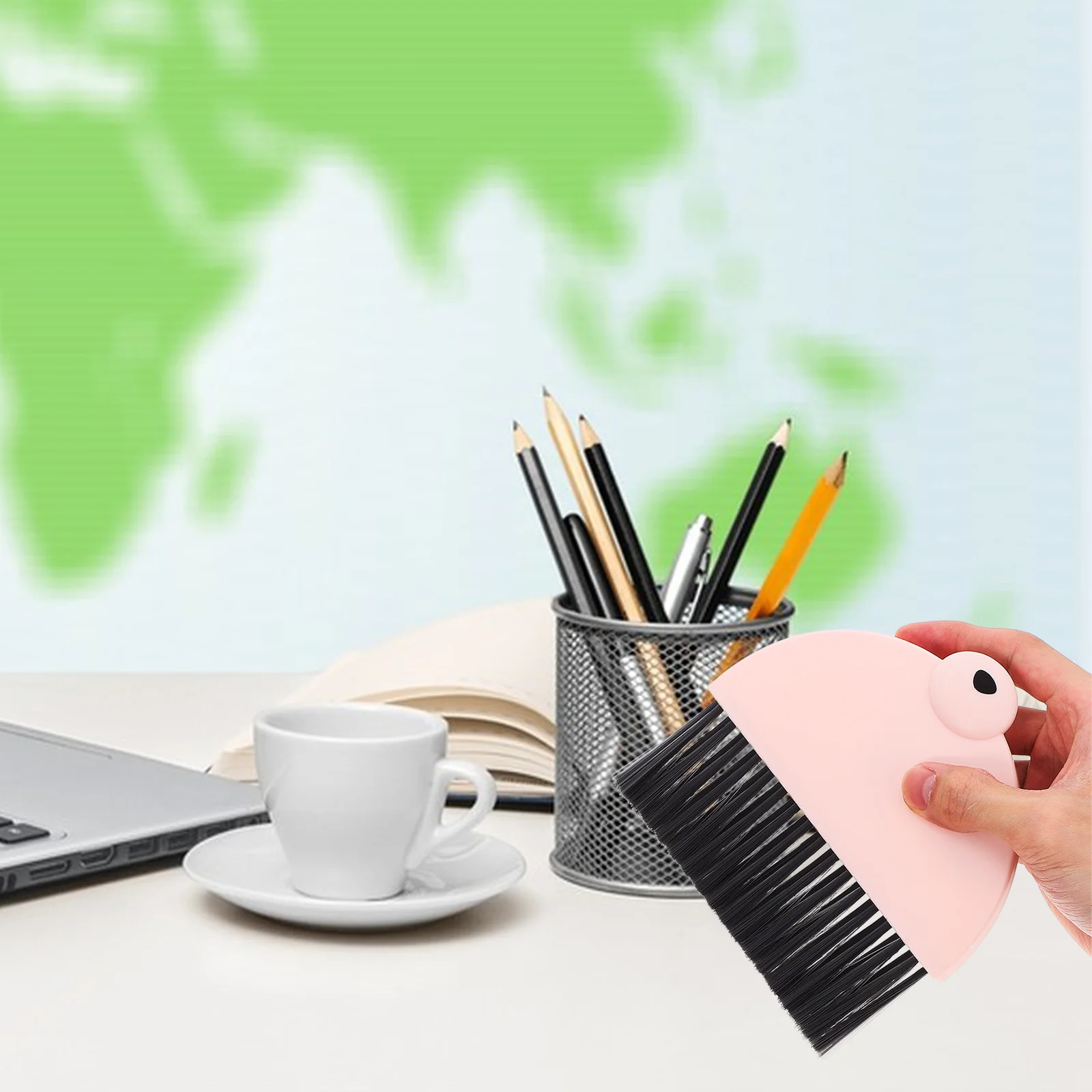 

Bear Design Mini Broom and Dustpan Set Small Handheld Brush for Desktop Keyboard Crumbs Pet Cage Cleaner Tiny Cleaning Tools