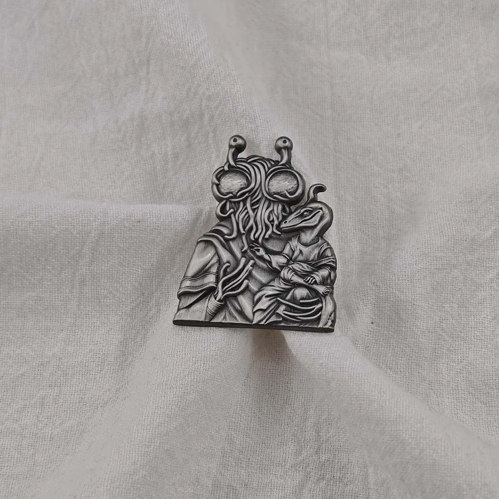 Flying Spaghetti Monster Metallbrosche, lustiges FSM-Logo, Anstecknadel, Parodie, Dinosaurier, Madonna, Kind, Atheist, Geschenk für Wissenschaftsfans, Taschenanhänger – Detail 8