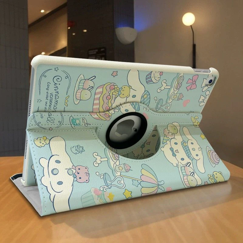 حافظة جلدية دوارة 360 درجة من Sanrio Cinnamoroll Kawaii حافظة لجهاز ipad 2025 مقاس 11 بوصة Air 7/6 Hyernate Wake 10.2 ipad حافظة واقية