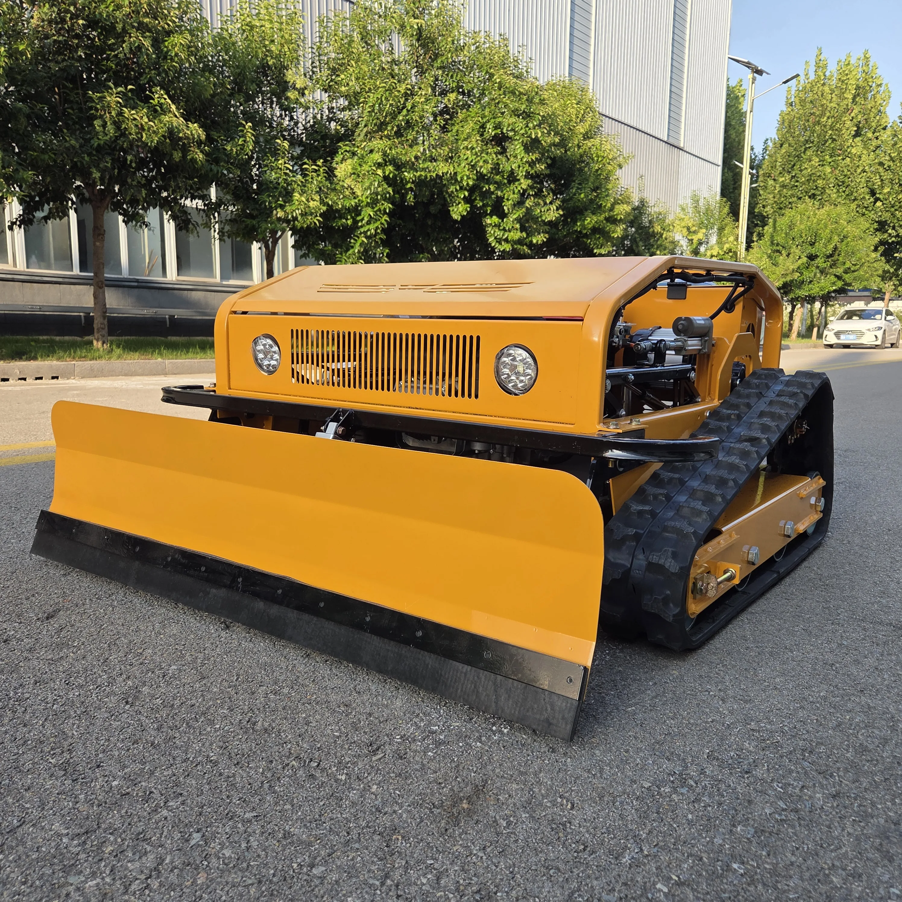 The most cost-effective two-in-one snow pusher and lawn mower with 60° climbing ability, oil pump and reduction motor, 800 mm