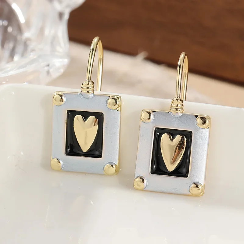 Valentinstag Vintage Ohrringe mit geschnitztem Herz in zwei Farbtönen, modische, charmante Ohrhänger für Damen, Modeschmuck