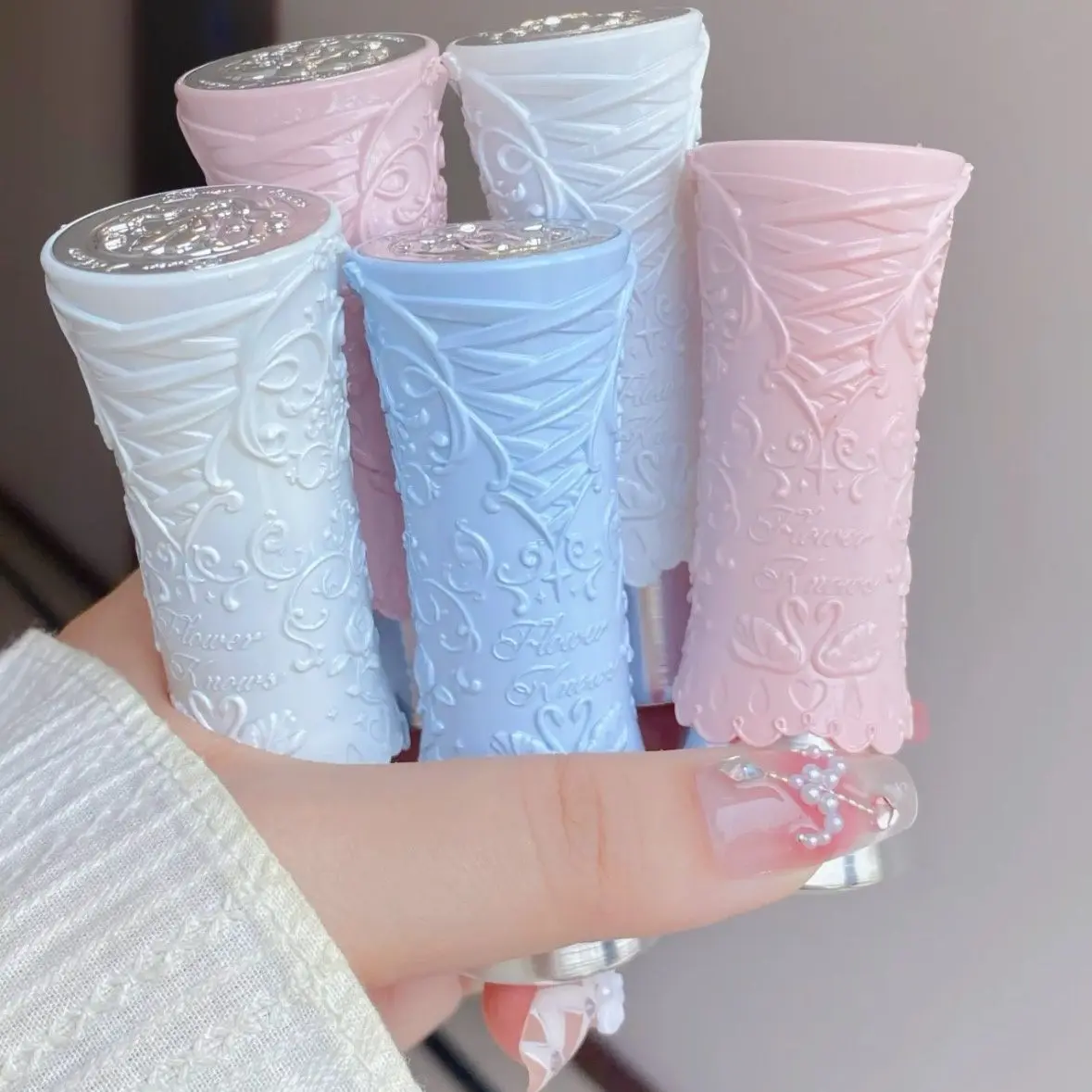 ملمع شفاه سادة من فلاور نوز سوان باليه ملمع شفاه F مقاوم للماء يدوم طويلاً ملمع شفاه لامع للنساء مستحضرات تجميل