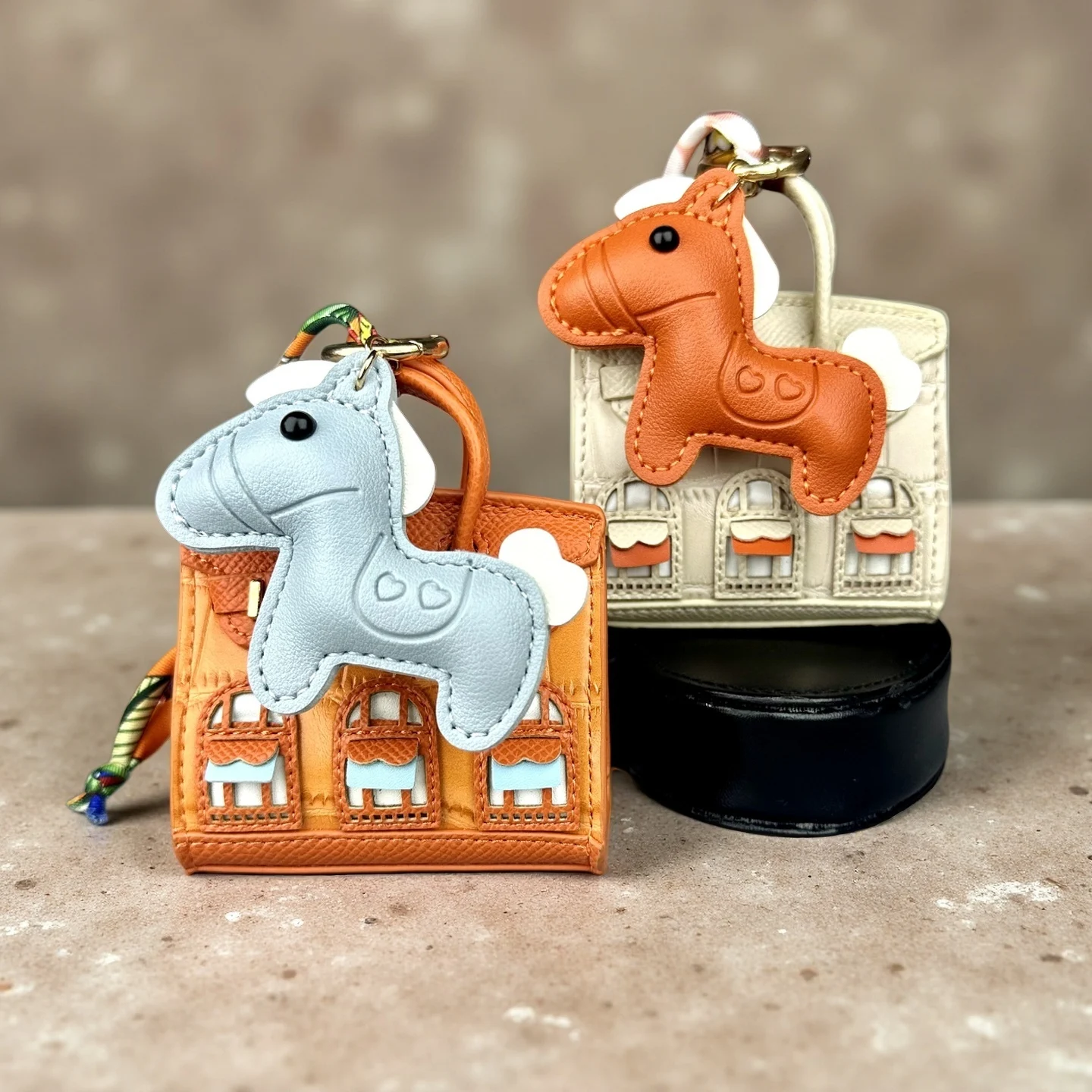 Image of Mini PU-Leder Münzbörse & Kopfhörer-Etui/Pony-Schlüsselanhänger-Taschenanhänger für Handtasche, Tragetasche, Auto-Dekoration, Ideales Geschenk für Frauen und Mädchen
