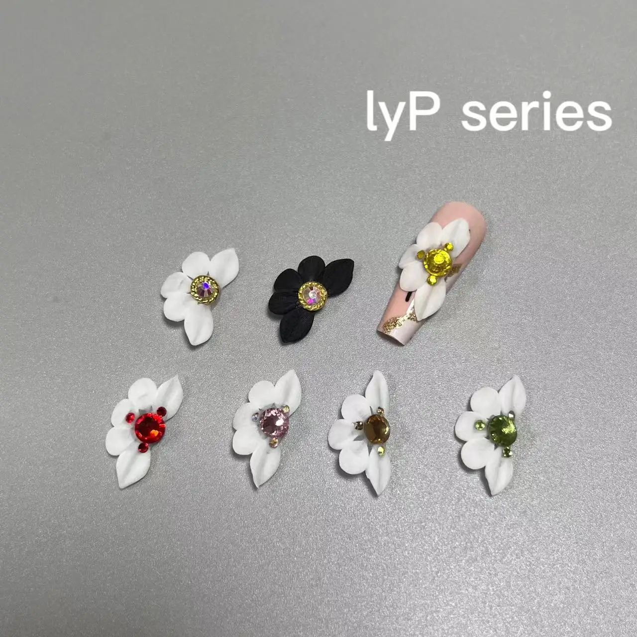 3 adet yan 3D akrilik çiçekler tırnak sanat dekorasyon ile inci taklidi Floret takı tasarım Petal Vietnam el yapımı tarzı Charm