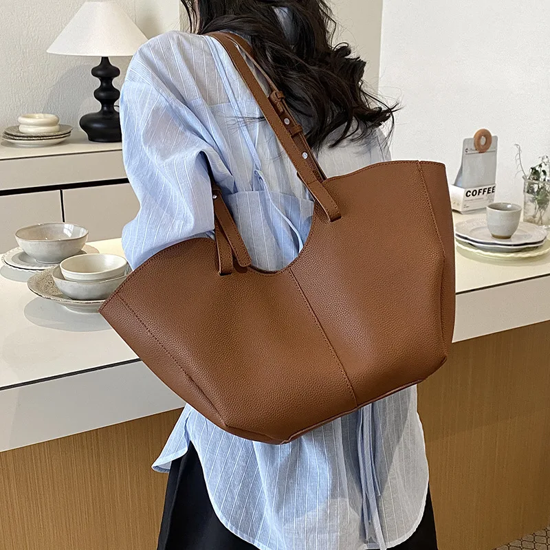Extremely simple style, large capacity wing bag, women's solid color shoulder bag, commuting handbag, fashionable tote bag